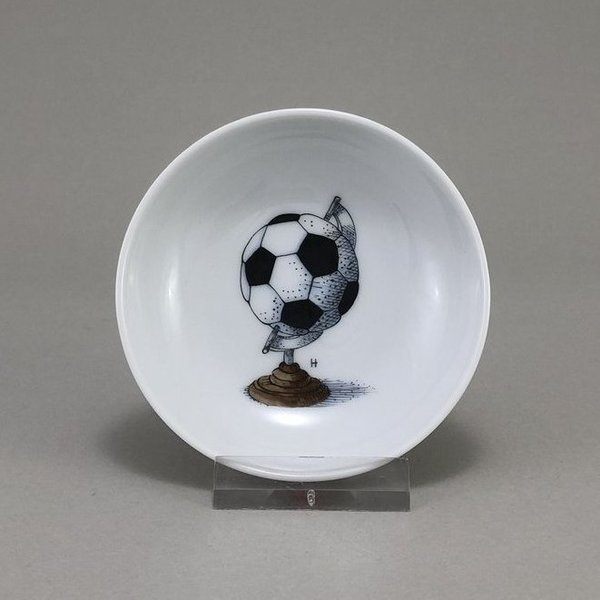 Schälchen, Form "Neuer Ausschnitt", Fußball - Globus, Egbert Herfurt, bunt,weißer Rand, Ø 8 cm