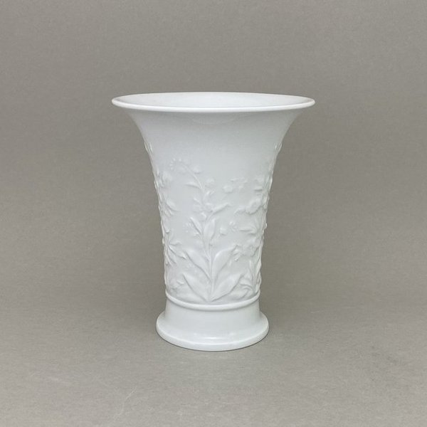 Vase mit Blütenrelief, Weiß, H 17,0 cm