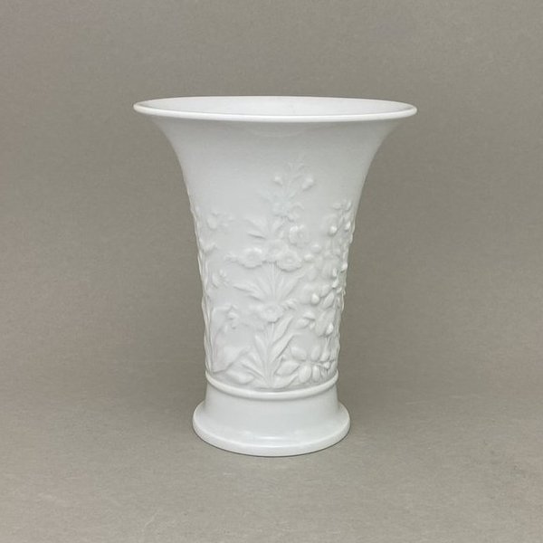 Vase mit Blütenrelief, Weiß, H 17,0 cm