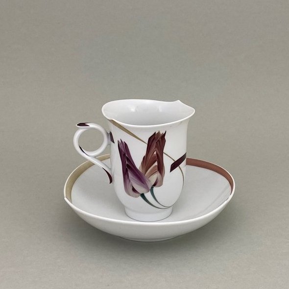 Kaffeetasse m. U., Form "Wellenspiel Pur", Tulpe und Mohn, bunt, weißer Rand, V 0,18 l
