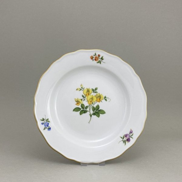 Teller, Form "Neuer Ausschnitt", Blume 1 mitte, Hauptblume Wicke, Goldrand, ø 20 cm