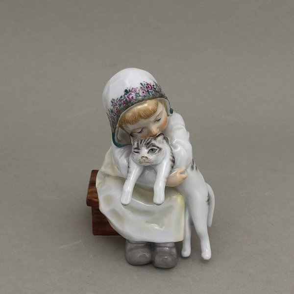 Miniaturhentschelkind, Kind mit Katze, Bunt staffiert, Kappe mit Rose, H 9,5 cm