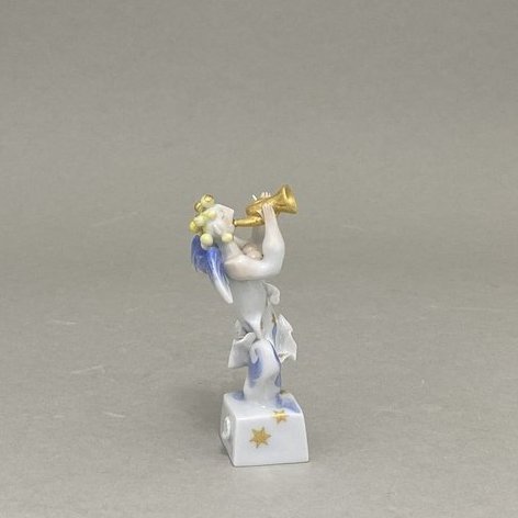 Engel mit Trompete, Bunt und gold staffiert, H 9,5 cm